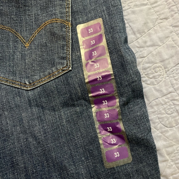 NWT Women’s size 16 Levi’s Burmuda Shorts - Picture 2 of 4